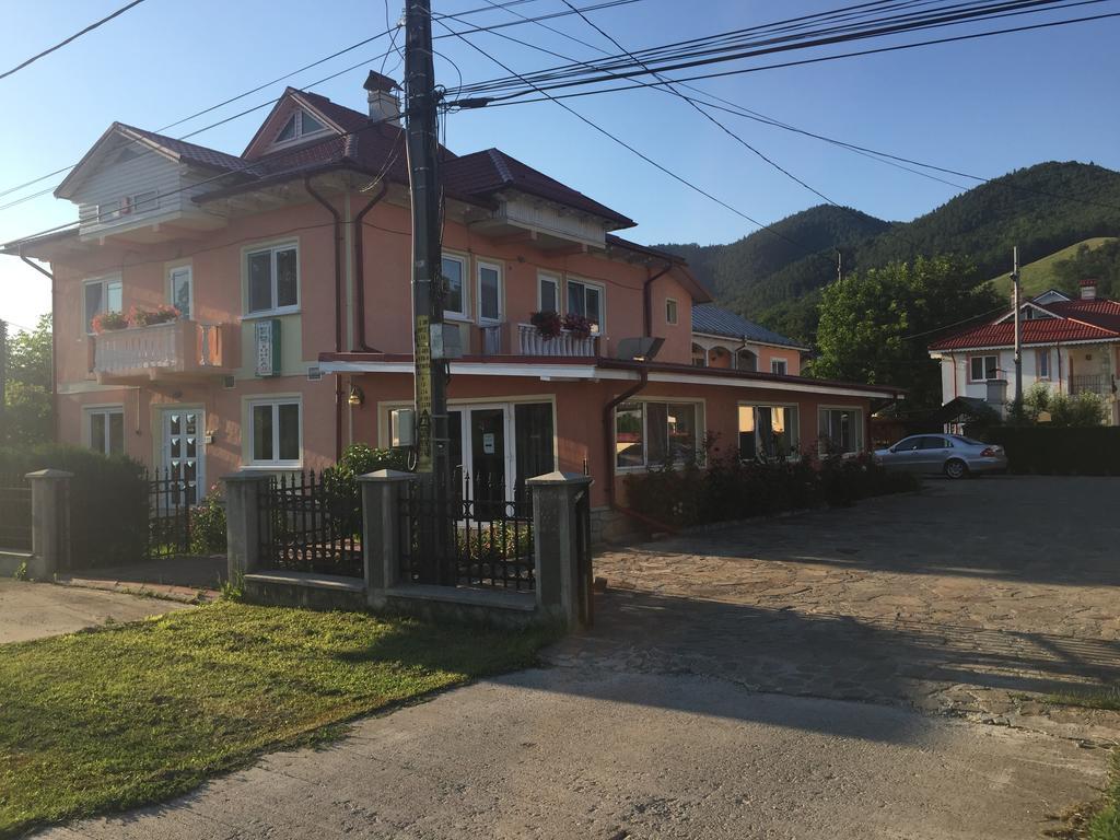 Pensiunea Flora Piatra Neamţ Exterior foto